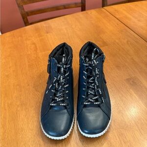 Remonte women’s Navy High-Top leather Sneakers with White Soles. Size 5.5.